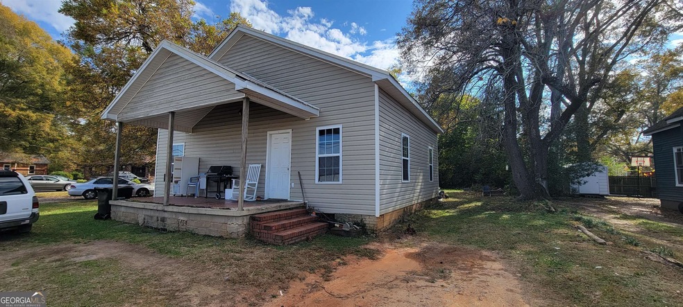 411 Carleeta St, Barnesville, GA 30204 - photo 1