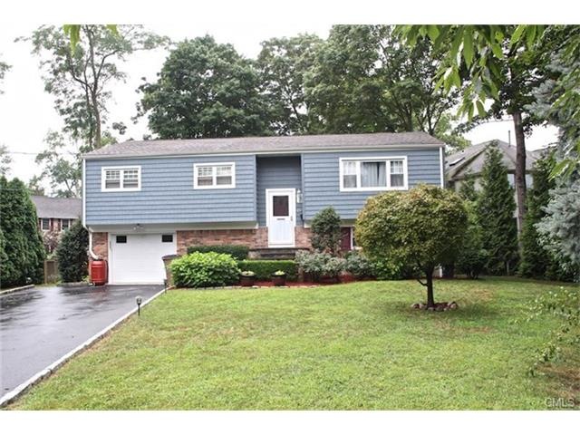 22 Saxon Ct, Stamford, CT 06905 - photo 1