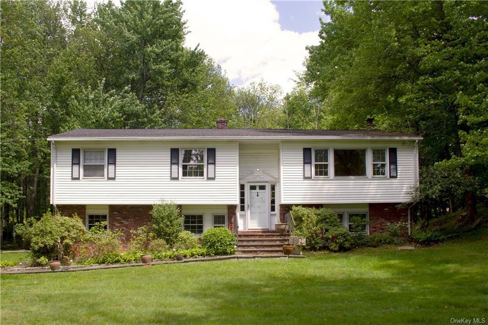 736 Hardscrabble Rd, Chappaqua, NY 10514 - photo 1