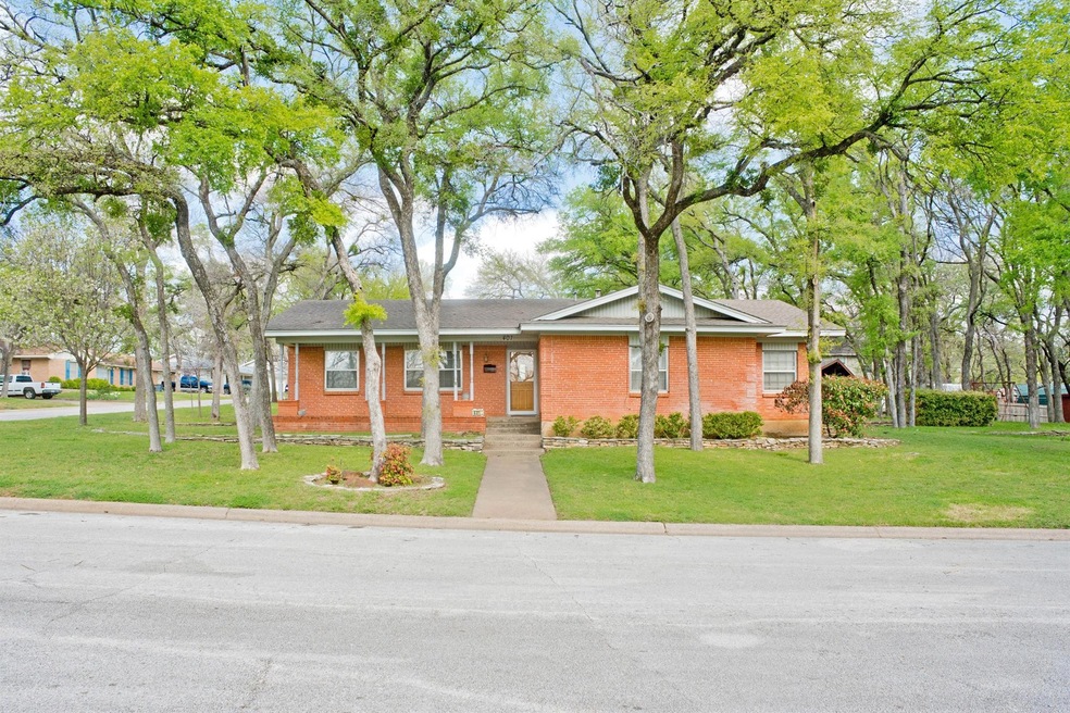 Corner lot on a quiet cul de sac in established ne