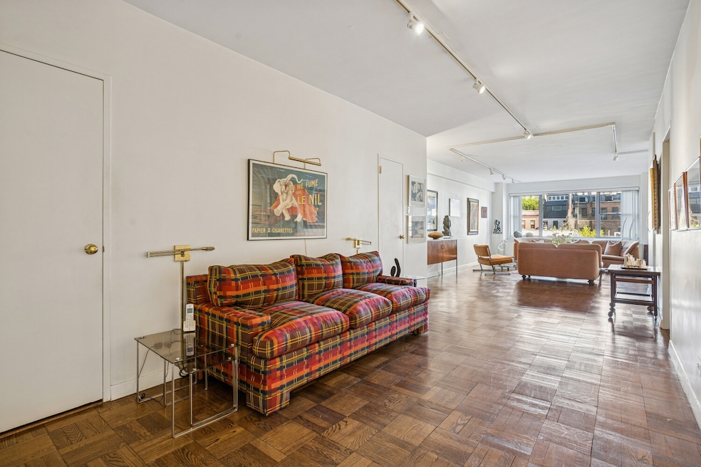 Pending $1,600,000 • Co-Listing Agent