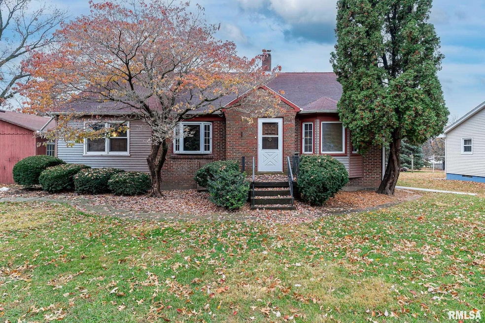 1517 W Kimberly Rd, Davenport, IA 52806 - photo 1