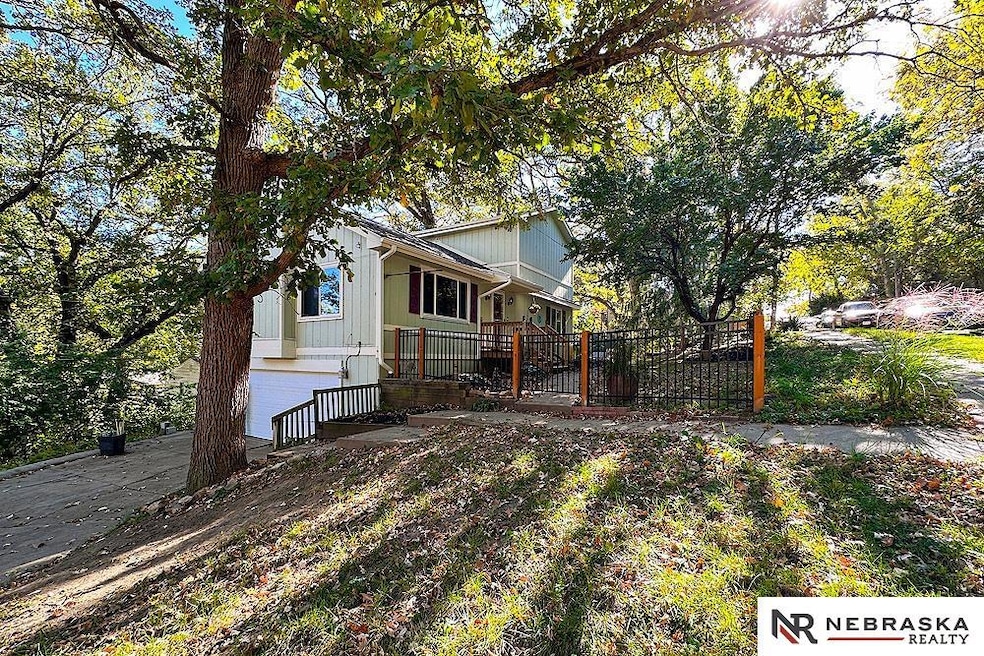 1605 Farrell Dr, Bellevue, NE 68005 - photo 1