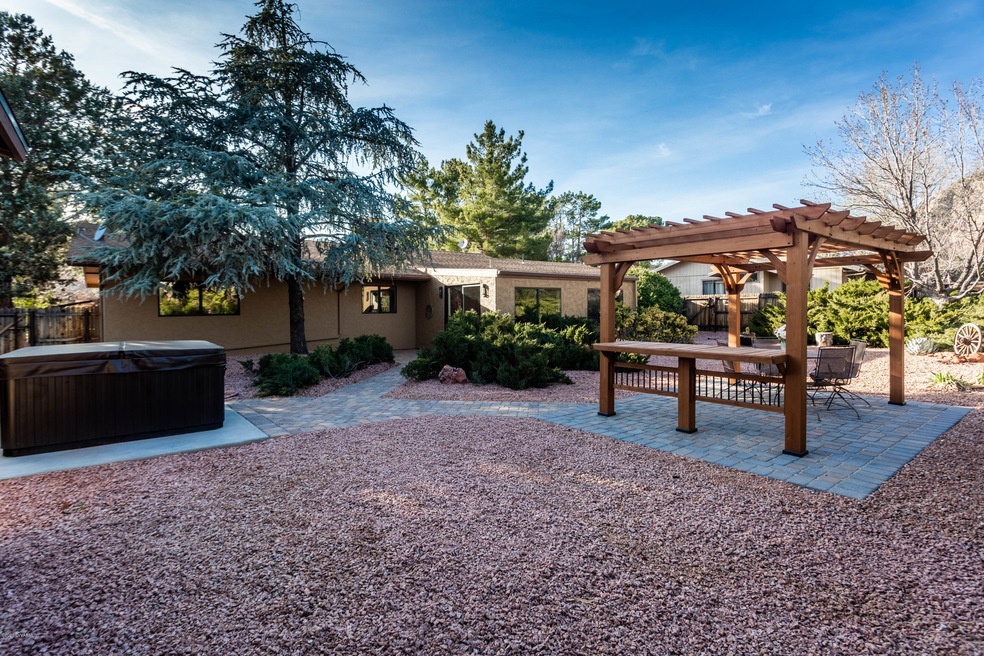 Hot Tub & Outdoor Space