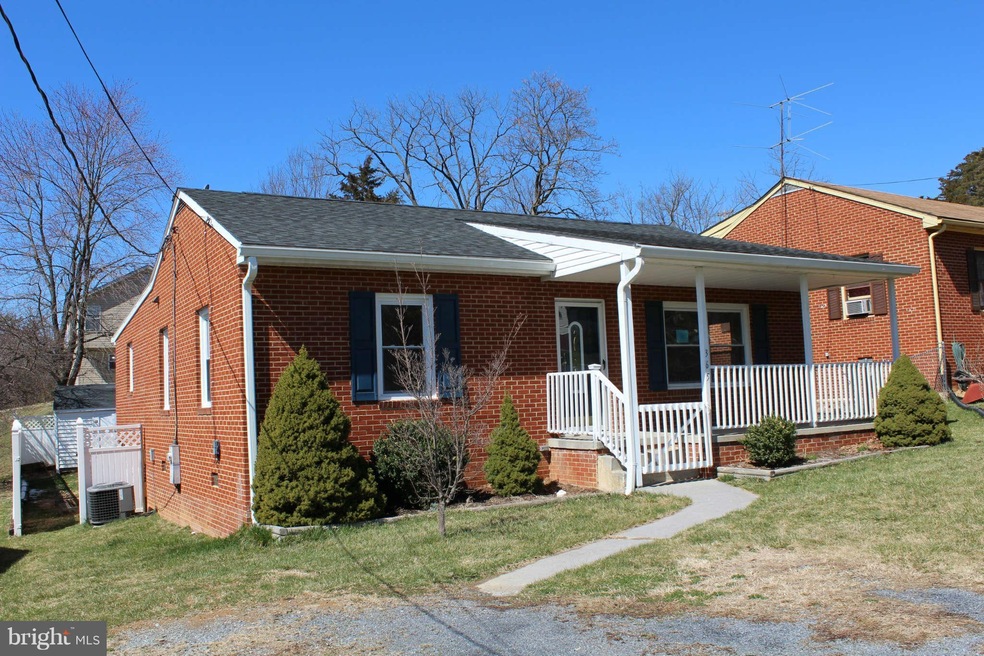 365 Walton St, Strasburg, VA 22657 - photo 1