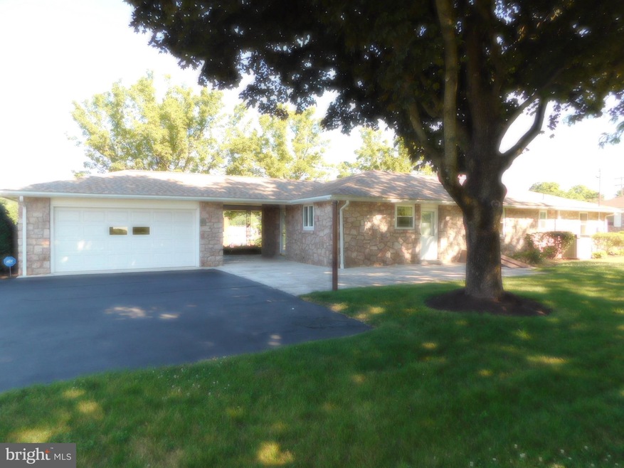 306 Poplar St, Bally, PA 19503 - photo 1