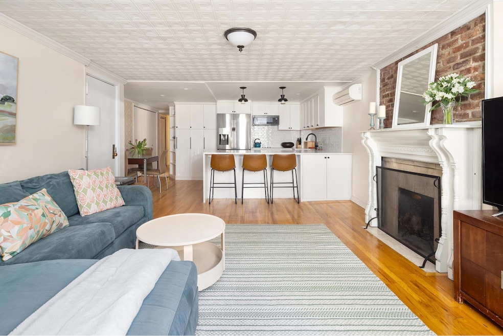 Sold $1,575,000 • Co-Listing Agent