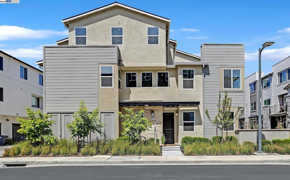 Sold $1,350,000 • Co-Listing Agent