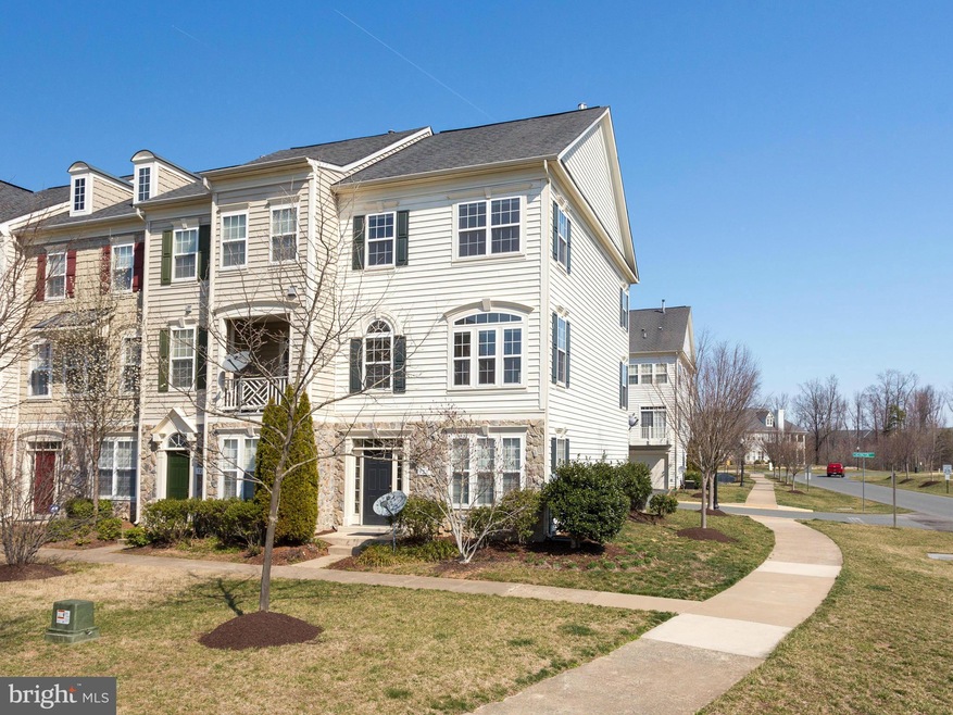 721 Chevington Ct, Woodbridge, VA 22191 - photo 1