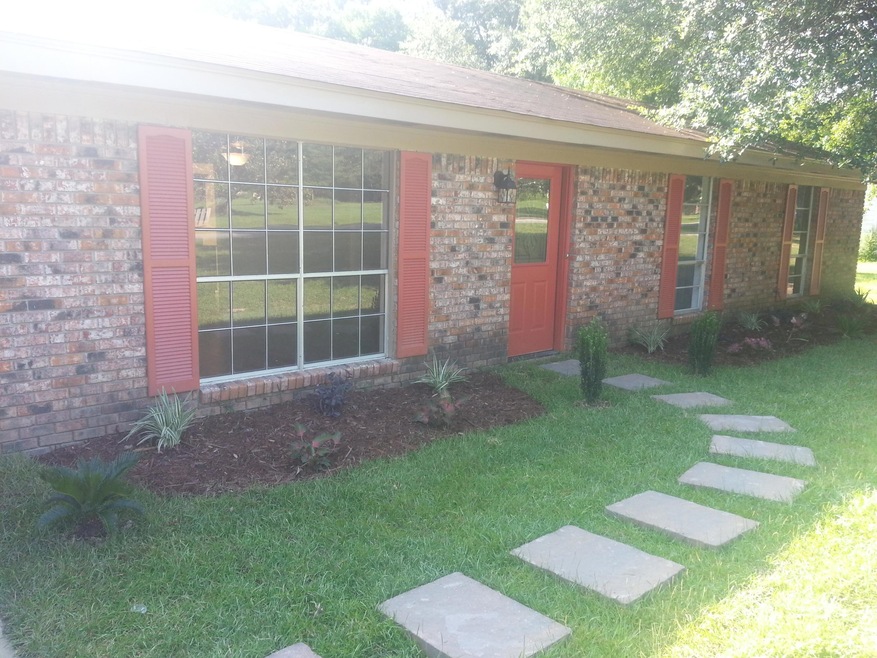 64 Shamrock Dr, Laurel, MS 39443 - photo 1