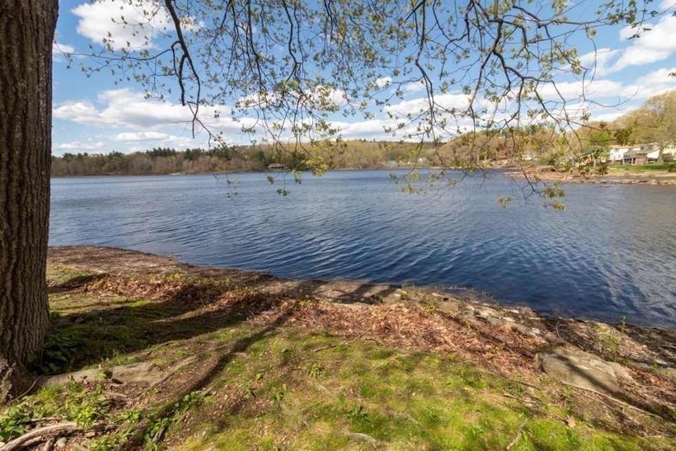 8 Massasoit Dr, Leicester, MA 01524 - photo 1