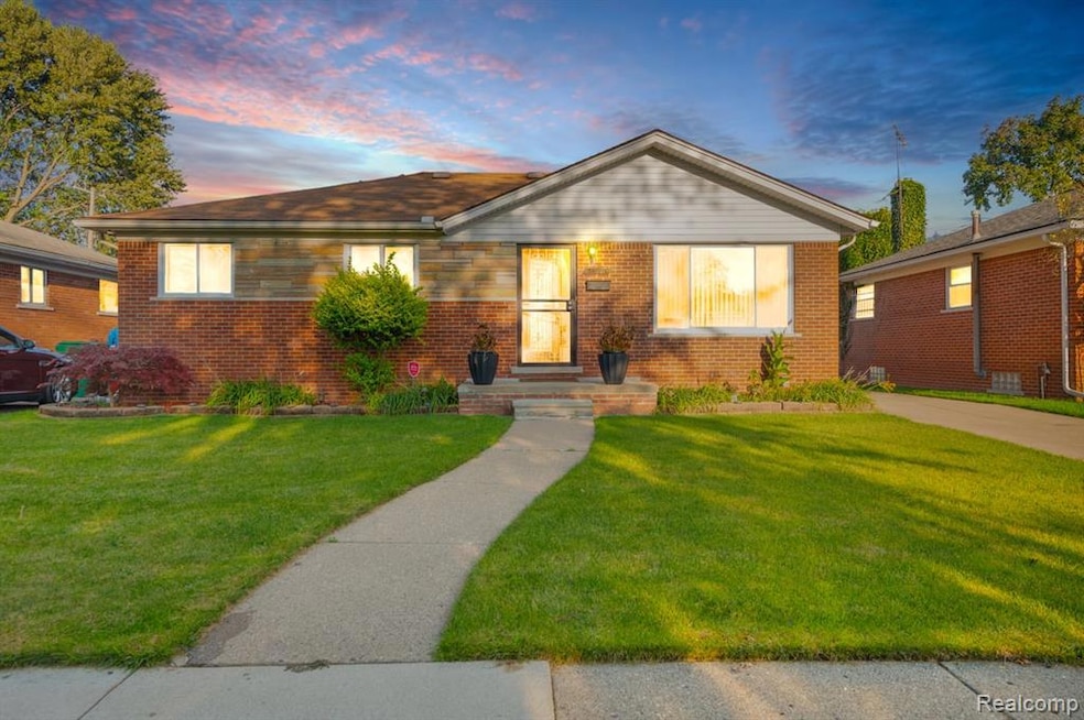 24880 Warrington Ave, Eastpointe, MI 48021 - photo 1