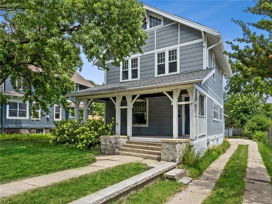 1215 42nd St, Des Moines, IA 50311 - photo 1