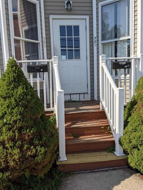 70 1/2 Lock St unit 70H, Nashua, NH 03064 - photo 1