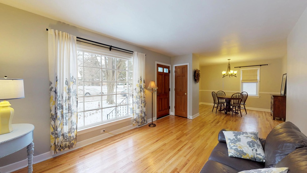 1110 N President St, Wheaton, IL 60187 - photo 1