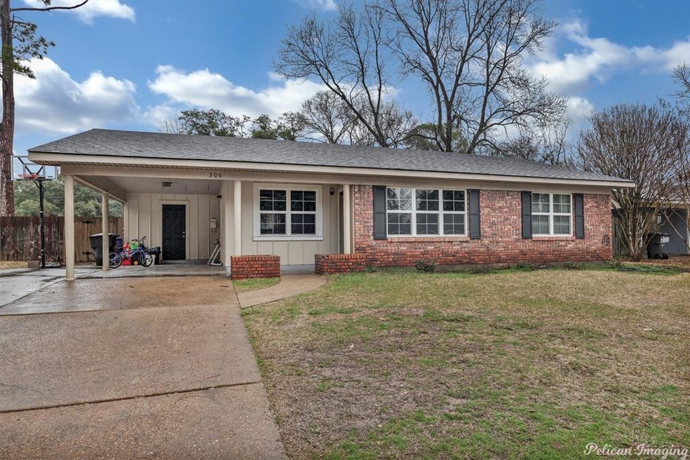 New windows across the front! New roof 2019, extra