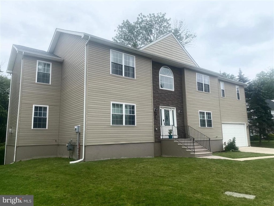 74 Jennifer Ln, Morrisville, PA 19067 - photo 1