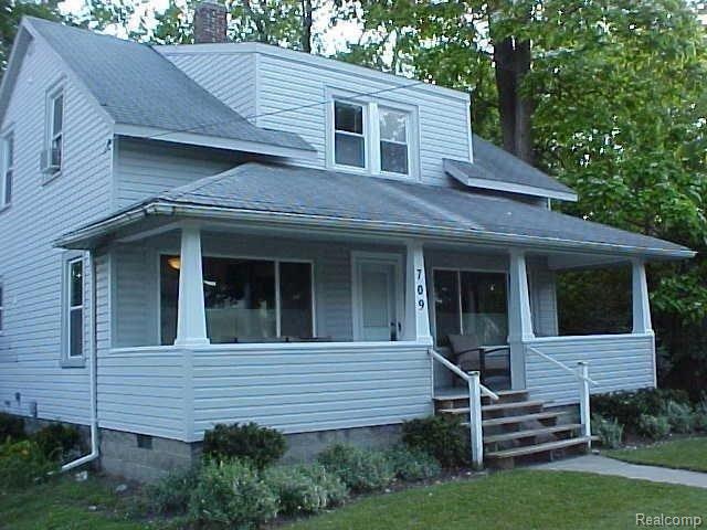 Clinton exterior