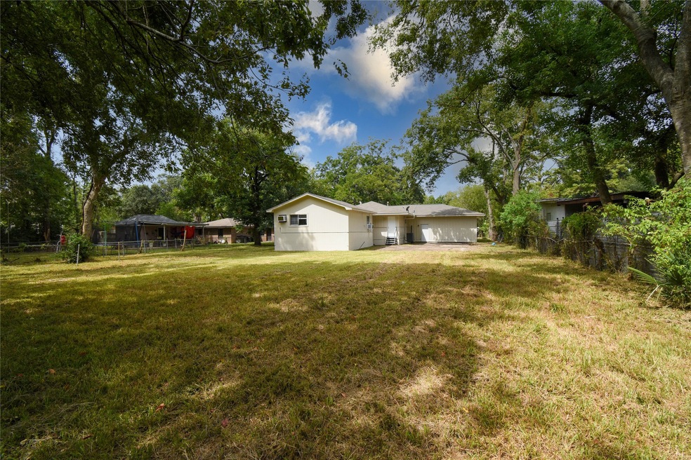10610 Somerset Ln, Houston, TX 77093 - photo 1