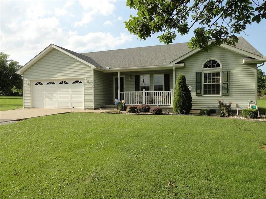 1033 E Santee Dr, Greensburg, IN 47240 - photo 1