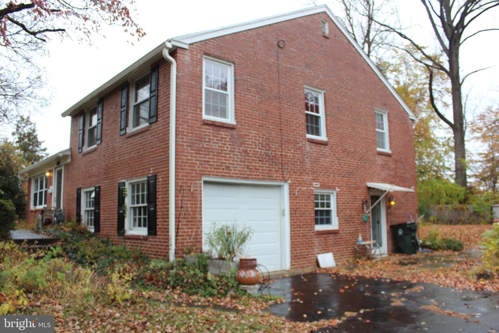 227 Canterbury Dr, Wallingford, PA 19086 - photo 1