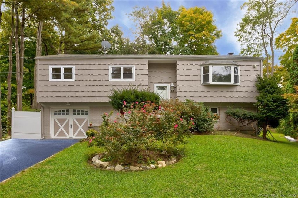 16 Saxon Ct, Stamford, CT 06905 - photo 1