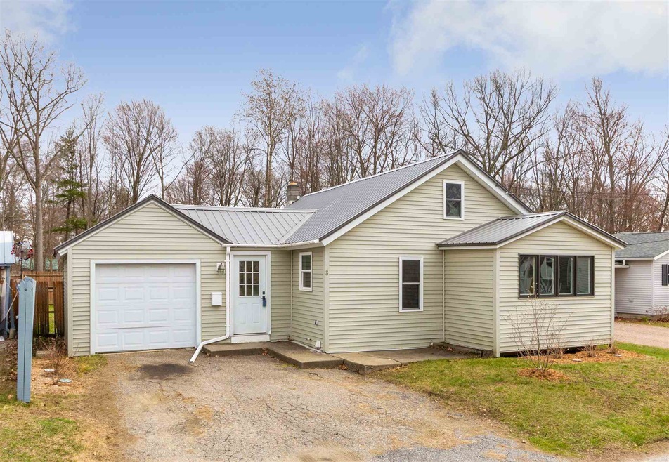 8 Camp St, Essex Junction, VT 05452 - photo 1