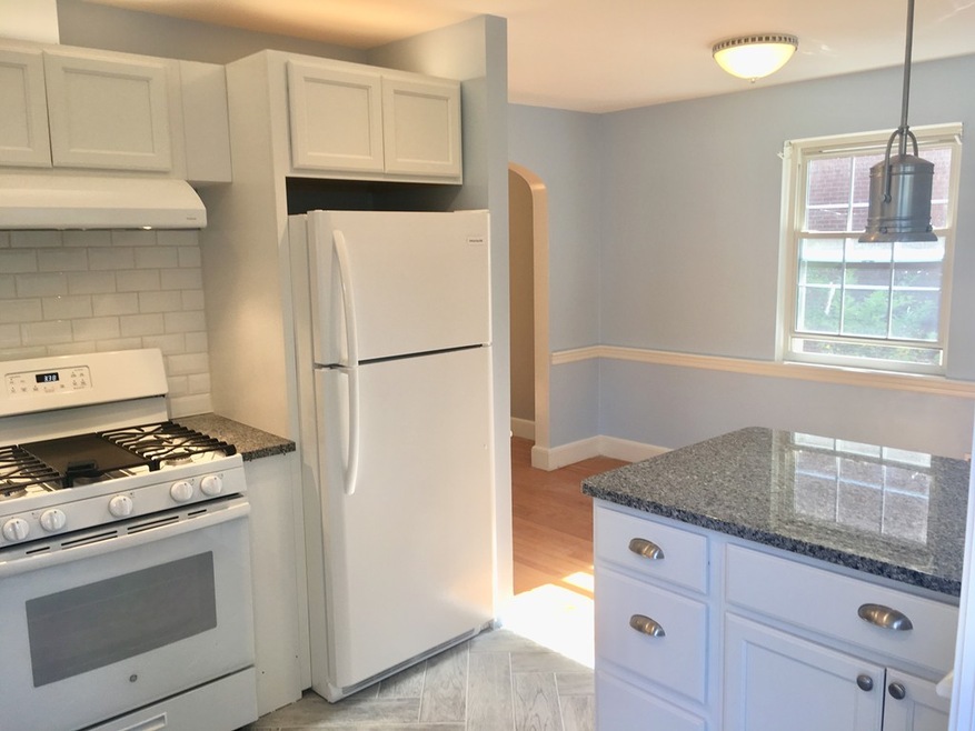 765 Vfw Pkwy unit 2, West Roxbury, MA 02132 - photo 1