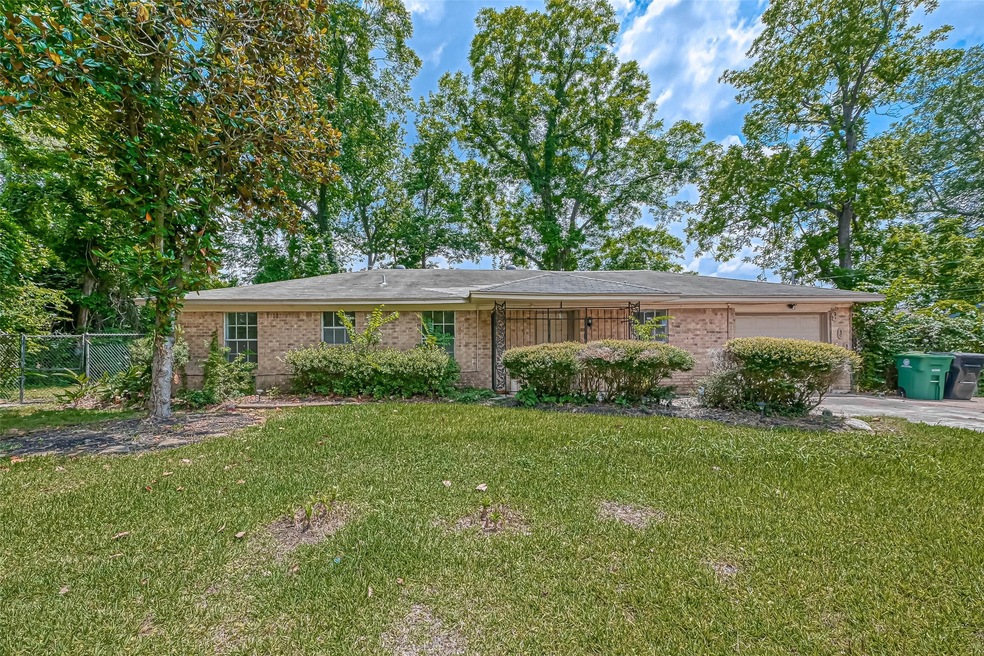 909 Marcolin St, Houston, TX 77088 - photo 1