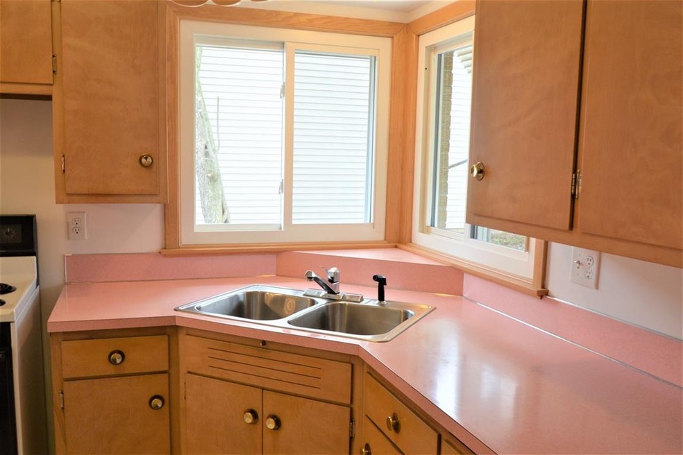 1012 N 10th St, Manitowoc, WI 54220 - photo 1