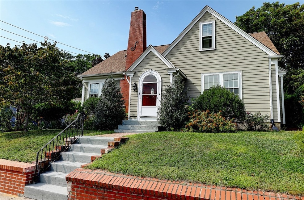 105 Wilcox Ave, Pawtucket, RI 02860 - photo 1