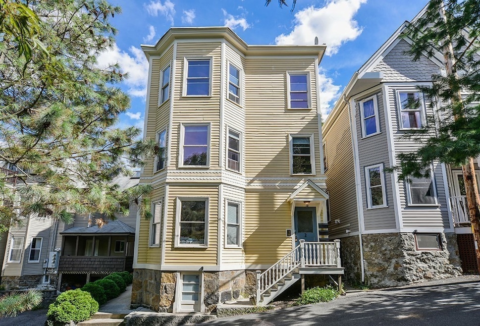 Sold $660,000 • Co-Listing Agent