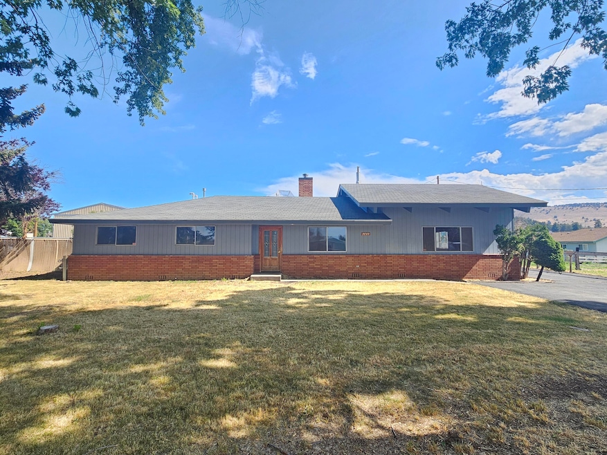 7649 Booth Rd, Klamath Falls, OR 97603 - photo 1