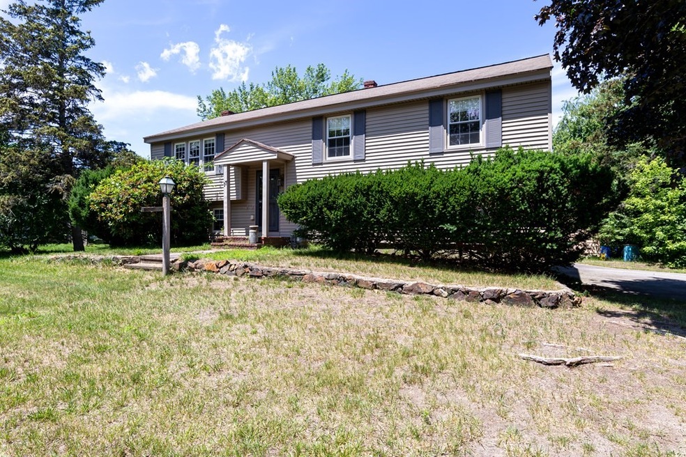 17 Crestshire Dr, Lawrence, MA 01843 - photo 1