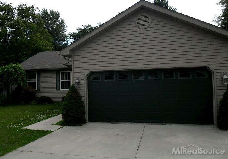 1414 Bellewood Dr, Kimball, MI 48074 - photo 1