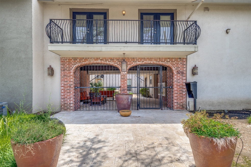 5816 Birchbrook Dr unit 122, Dallas, TX 75206 - photo 1