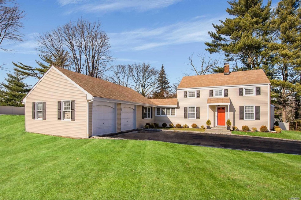 71 Sugar Maple Ln, Glen Cove, NY 11542 - photo 1