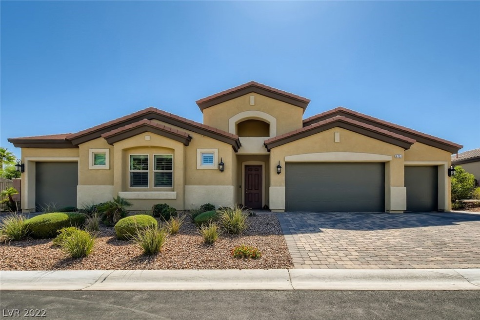 INVITING IMMACULATE SINGLE STORY WITH PAVER DRIVEW