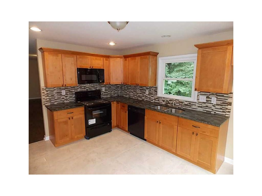 Exterior Front. Beautiful New Kitchen, Maple Cabin