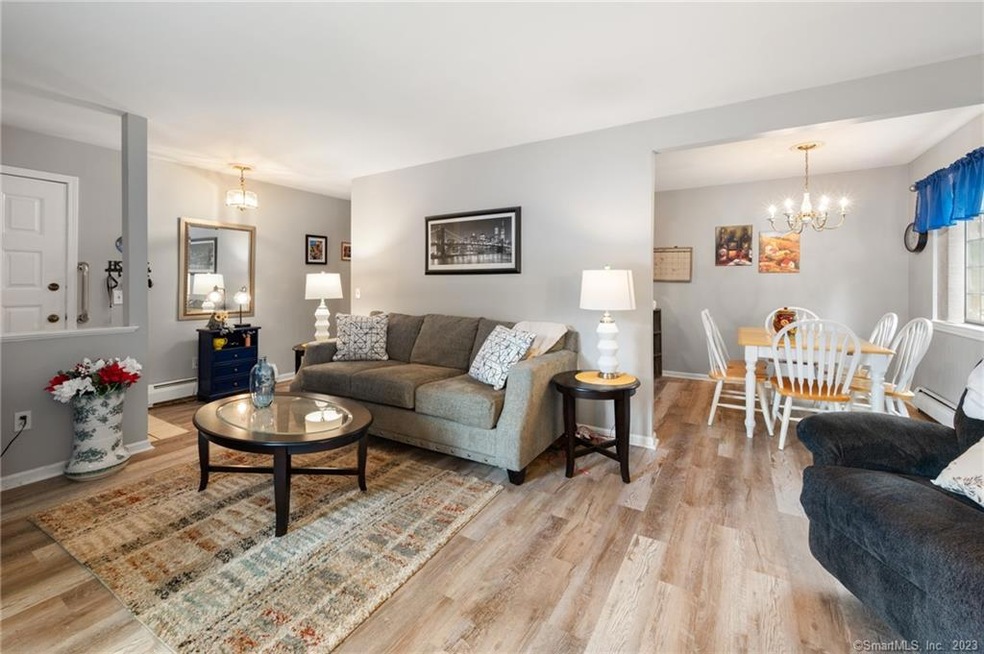 353 Foxwood Ln unit 353, Milford, CT 06461 - photo 1