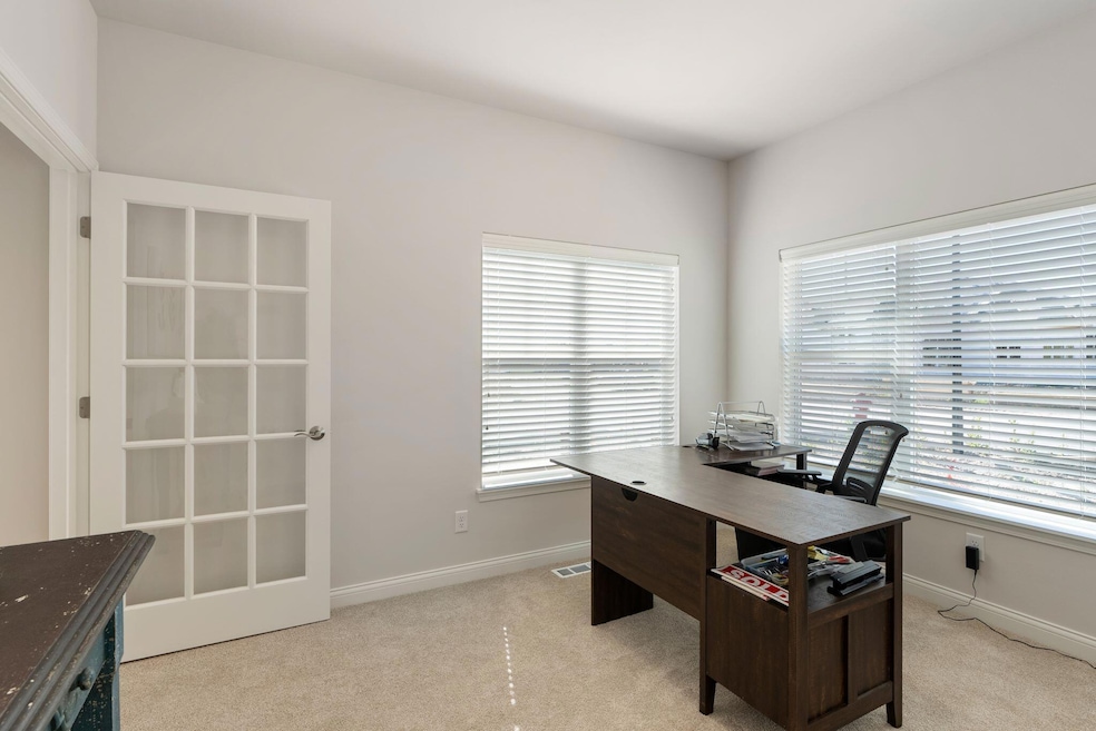 868 S Verona Cir unit 23, Grafton, WI 53024 - photo 1