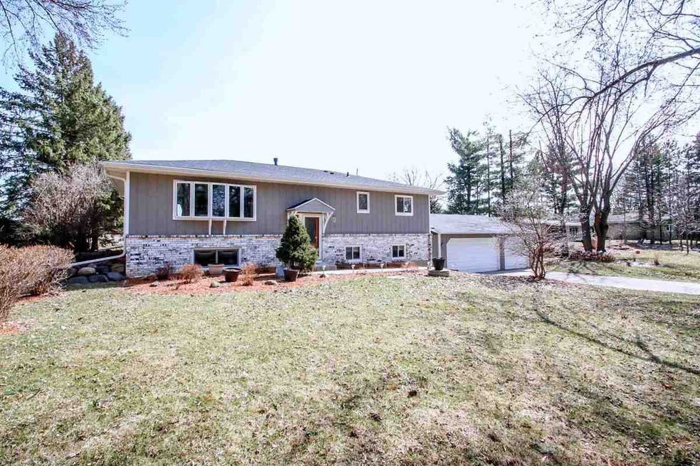 2401 White Oak Tr, Dunn, WI 53575 - photo 1