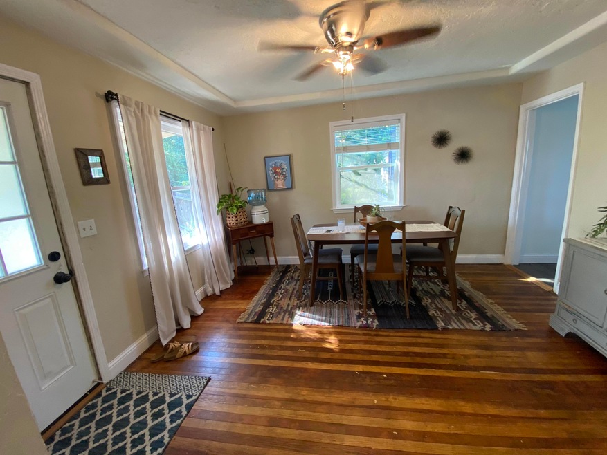 Entry/Dining Room 1335