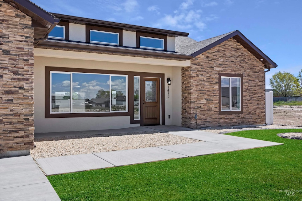 For Sale $575,000 • Co-Listing Agent