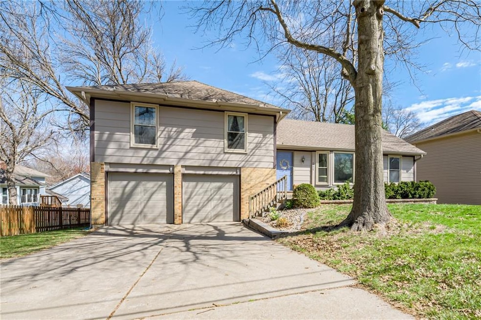 8927 Lackman Rd, Lenexa, KS 66219 - photo 1