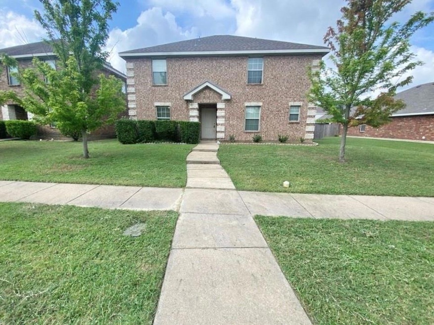 View of front facade with a front lawn