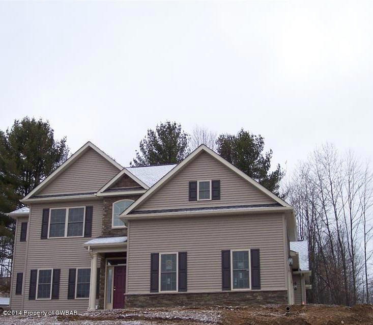 129 Saddle Ridge Dr, Dallas, PA 18612 - photo 1