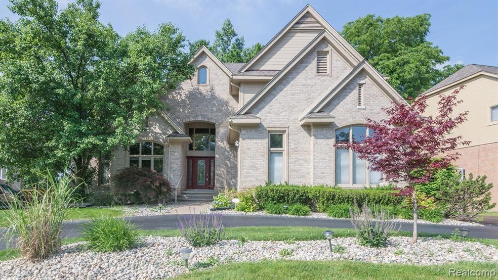 6587 Pembridge Hill, West Bloomfield, MI 48322 - photo 1