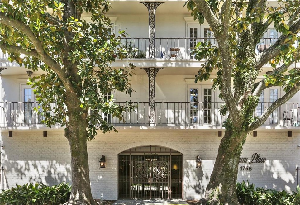 Coliseum Place Apartments unit 207, New Orleans, LA 70130 - photo 1