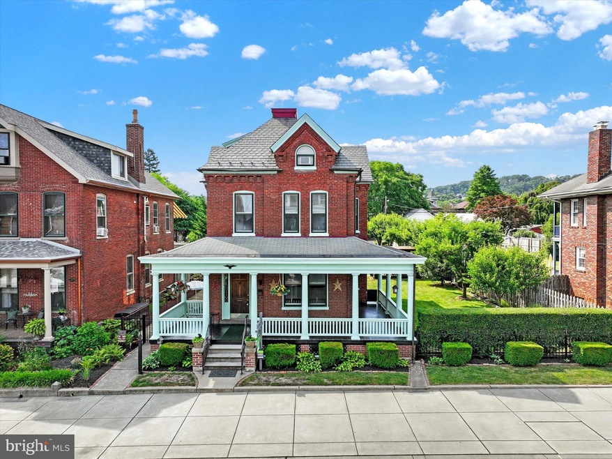 831 Walnut St, Columbia, PA 17512 - photo 1